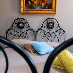 titola-house.taorminaitalyhotels.com/